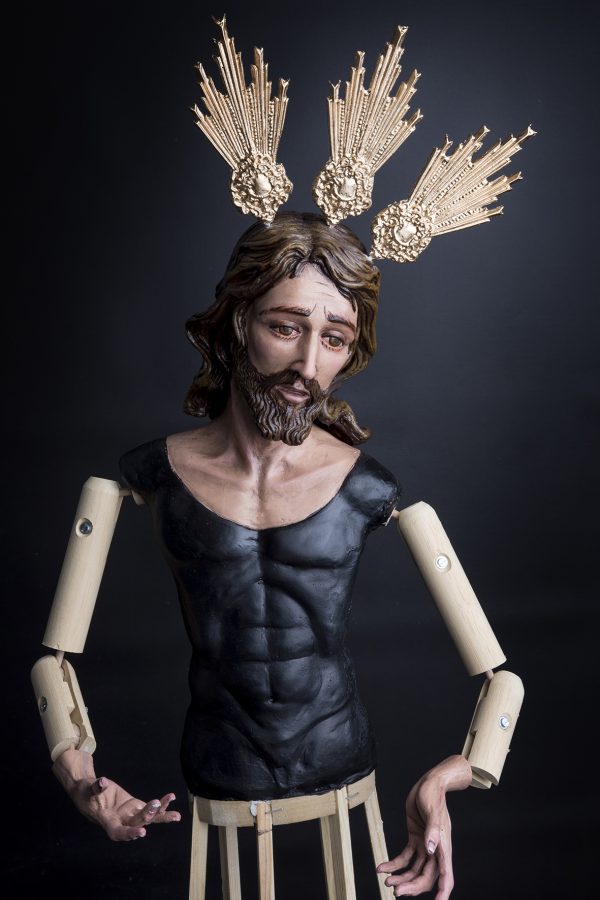 CV8001-Cristo de vestir